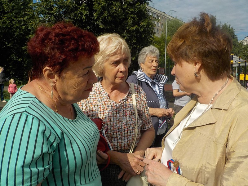 Ольга Балакина помогает жителям благоустраивать территорию округа № 28