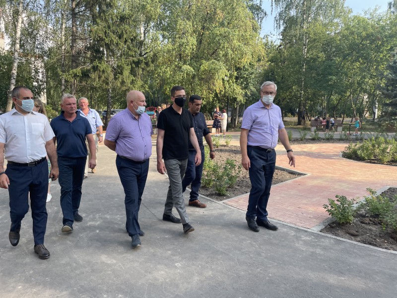 Андрей Дранишников принял участие в открытии обновленного сквера у ДК «Красная Этна»