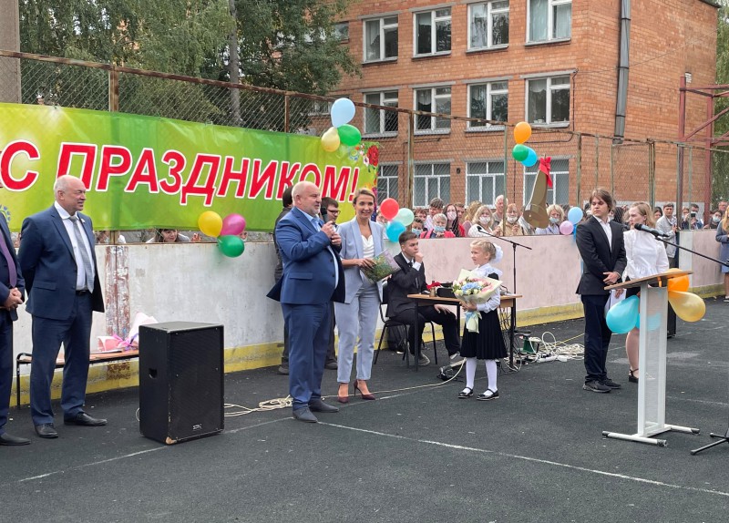 Андрей Дранишников поздравил школьников и педагогов с Днем знаний