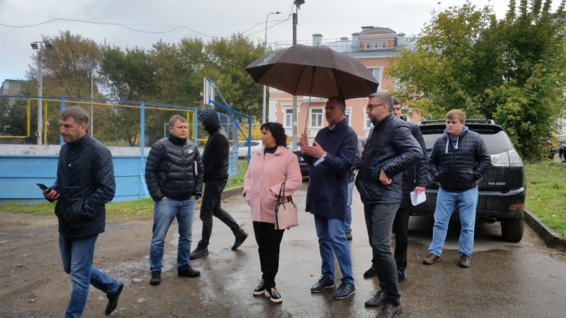 Жанна Скворцова приняла участие в выездном совещании на территории, прилегающей к Палатам Пушникова