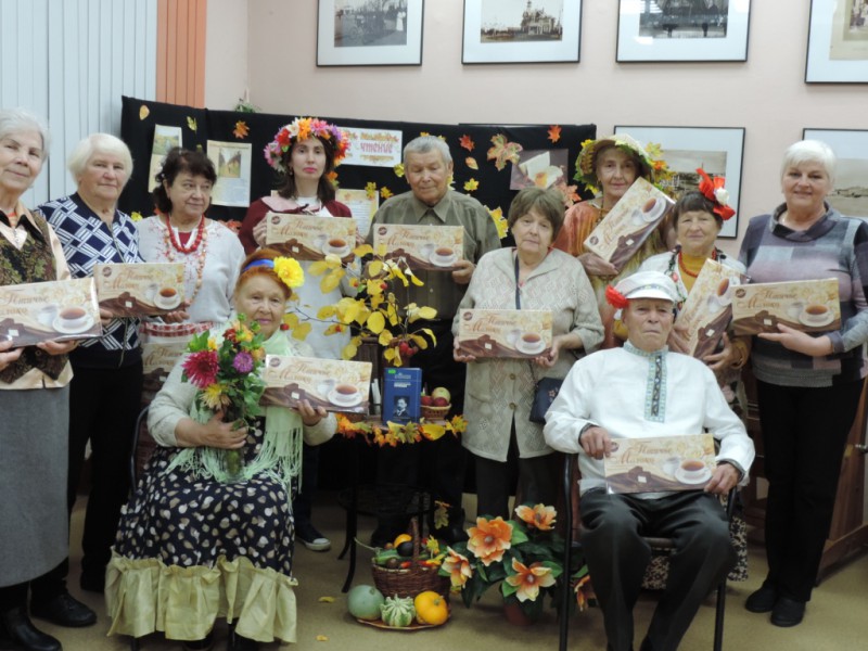 На территории ТОС №10 «Мончегорский» состоялся праздник, посвященный Дню пожилого человека