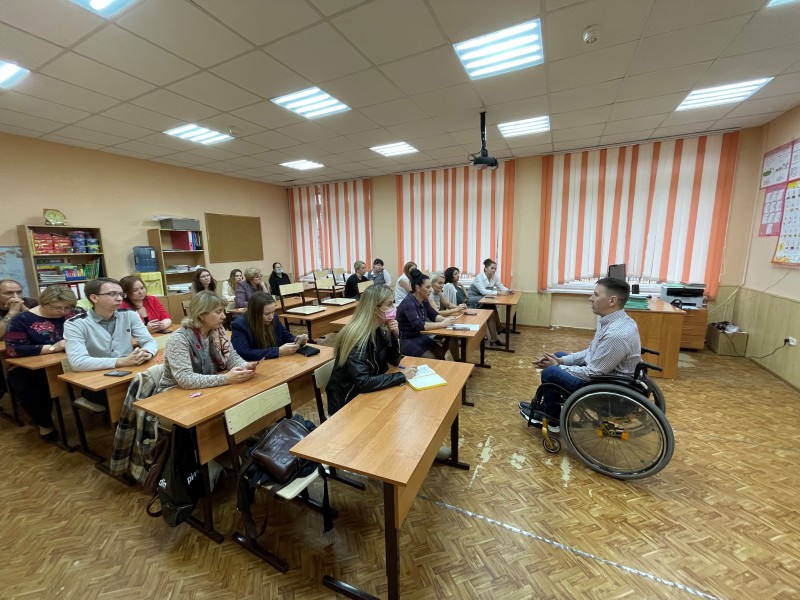 Роман Пономаренко провел встречу с сотрудниками школы №129
