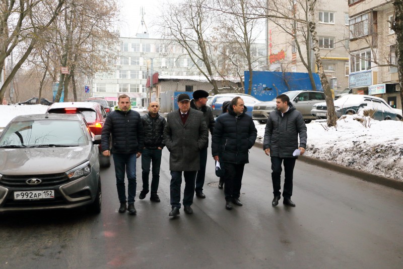 Олег Лавричев проконтролировал устранение замечаний по ремонту дороги в Светлогорском переулке