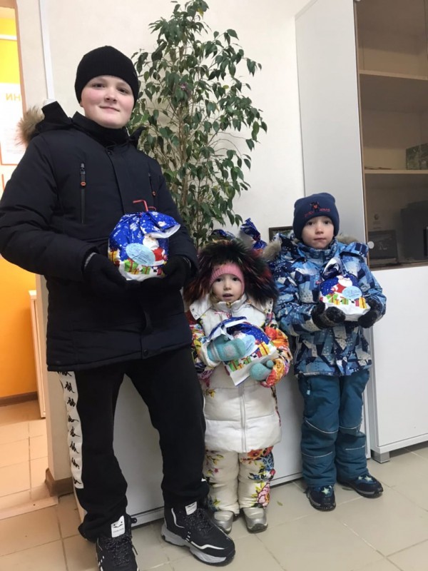 Оксана Дектерева поздравила с наступающим Новым годом детей из многодетных семей