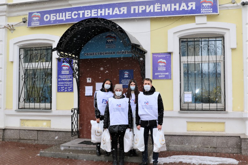 Депутаты городской Думы совместно с активом Молодежной палаты  собрали гуманитарную помощь для беженцев с Донбасса