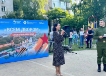 Татьяна Скоробогатова приняла участие в празднике «Всем двором» на Геройской улице