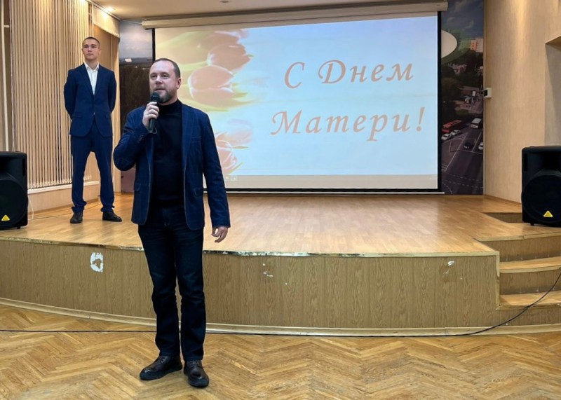 Николай Чернышов поздравил жительниц Приокского района с Днем матери