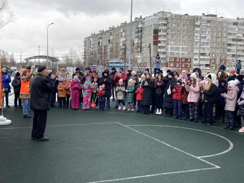 Карим Ибрагимов помог организовать на спортплощадке около озера на ул. Пермякова праздничное мероприятие «Широкая Масленица»