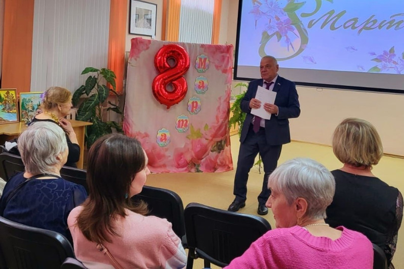 Владимир Тарасов выступил перед жителями округа с отчетом о депутатской деятельности в 2022 году