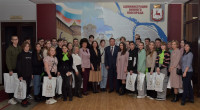 Олег Лавричев встретился со старшеклассниками из Харцызска
