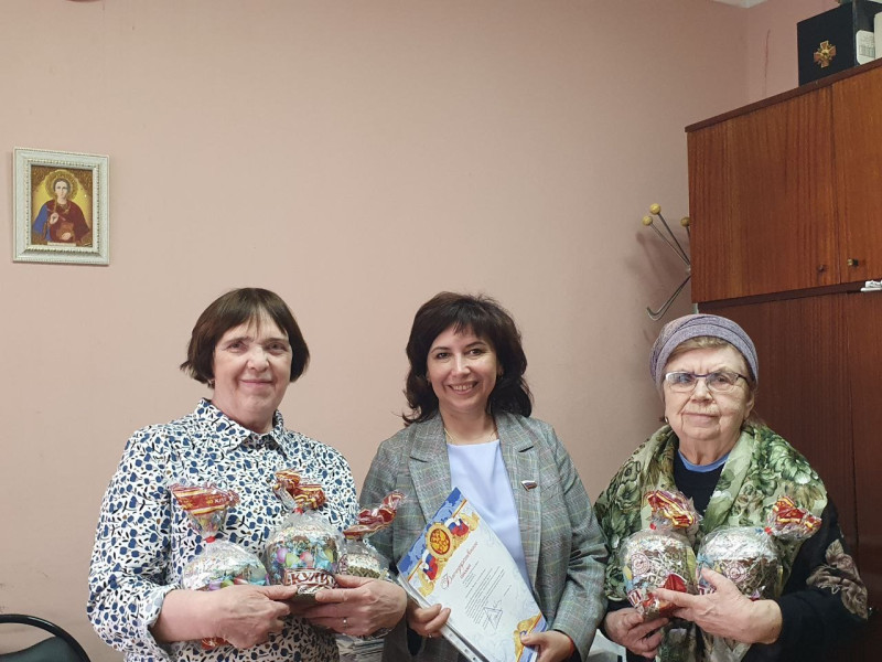Жанна Скворцова провела мероприятие по передаче Пасхальных куличей жителям избирательного округа №25 Нижегородского района
