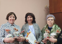 Депутаты Думы Нижнего Новгорода передали пасхальные куличи жителям города