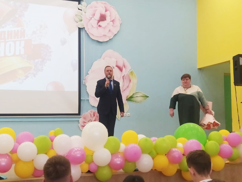 Николай Чернышов принял участие в торжественном мероприятии «Последний звонок» в школе №131 Приокского района