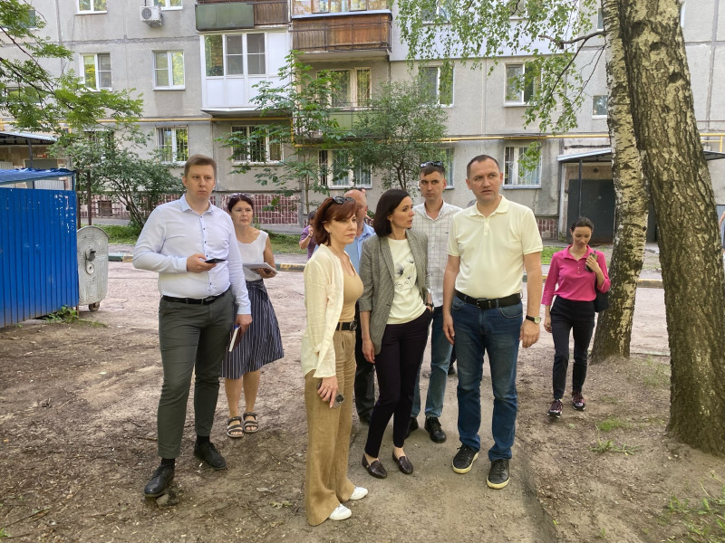 Оксана Дектерева провела выездное совещание с главой Нижегородского района по благоустройству территории 27-го округа