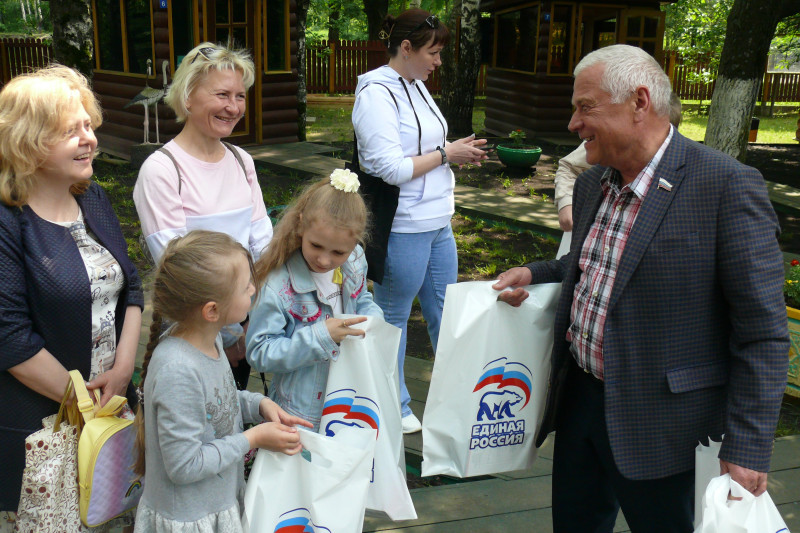 Владимир Тарасов помог организовать праздник для детей из семей участников специальной военной операции