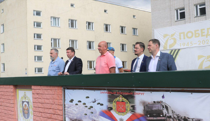 Депутаты городской Думы поздравили нижегородских военнослужащих с Днем воздушно-десантных войск