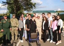 Олег Лавричев и члены Молодежной палаты при городской Думе посетили лагерь «Хочу стать десантником»