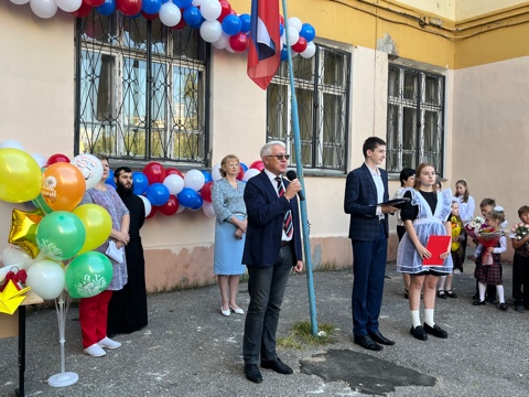 Михаил Рыхтик поздравил учащихся школ Ленинского района с началом нового учебного года
