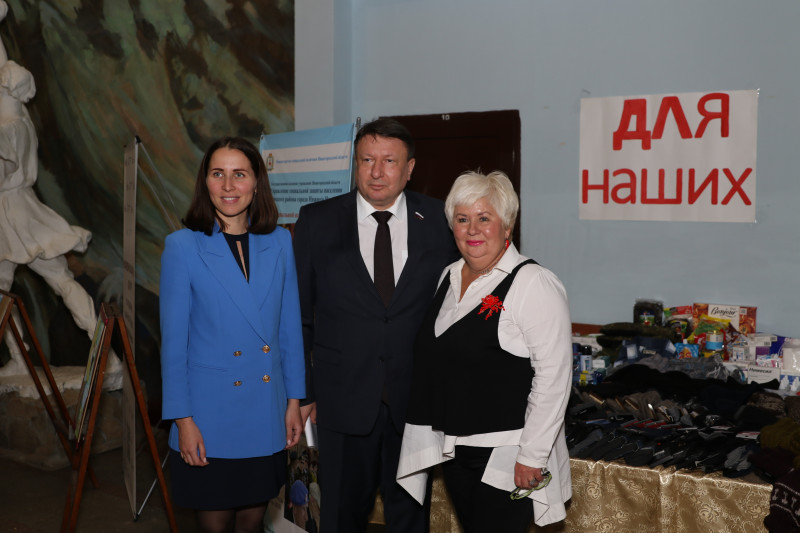 Олег Лавричев наградил поддерживающие бойцов СВО нижегородские организации