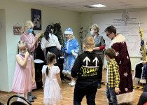 Анна Татаринцева поздравила детей с наступающим Новым годом в рамках благотворительной акции «Новогодняя сказка»