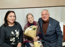 ТОС №14 посёлка Новое Доскино поздравил жительницу посёлка со 100-летием