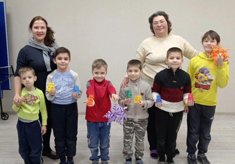 Владимир Амельченко принял участие в организации детского мастер-класса «Новогоднее украшение»