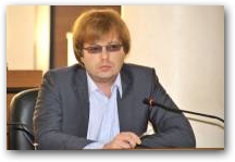   &raquo; Click to zoom ->