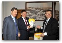   &raquo; Click to zoom ->