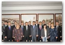   &raquo; Click to zoom ->