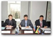   &raquo; Click to zoom ->