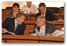   &raquo; Click to zoom ->