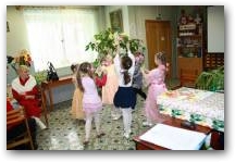   &raquo; Click to zoom ->