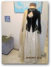   &raquo; Click to zoom ->