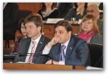   &raquo; Click to zoom ->