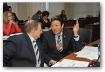   &raquo; Click to zoom ->