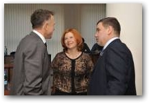   &raquo; Click to zoom ->