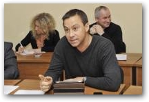   &raquo; Click to zoom ->