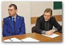   &raquo; Click to zoom ->