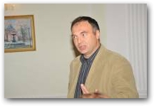   &raquo; Click to zoom ->