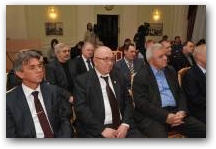   &raquo; Click to zoom ->