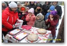   &raquo; Click to zoom ->