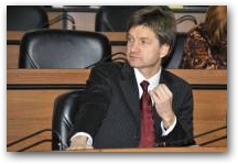   &raquo; Click to zoom ->