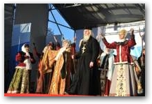   &raquo; Click to zoom ->