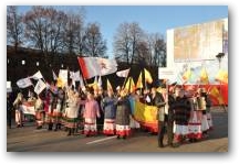   &raquo; Click to zoom ->