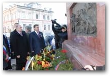   &raquo; Click to zoom ->