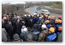   &raquo; Click to zoom ->