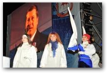   &raquo; Click to zoom ->