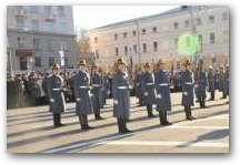   &raquo; Click to zoom ->