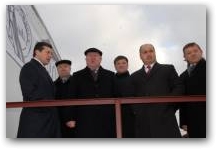   &raquo; Click to zoom ->