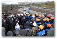   &raquo; Click to zoom ->